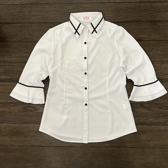Qi Li Ya woman’s white blouse NWOT - Picture 3 of 16